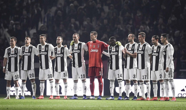  巴黎圣日耳曼主场大胜领跑积分榜  